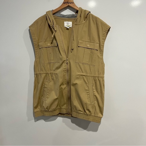 Offline by Aerie Tan Hooded Zip Front Cargo Unisex Vest - Picture 8 of 11